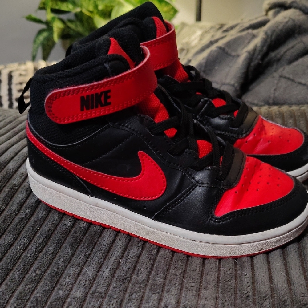 Nike Kids Black and Red Sneakers